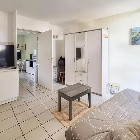 1 Bedroom Beautiful In Prázdninový dům *
