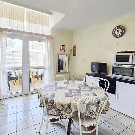 1 Bedroom Beautiful In 펜션 *