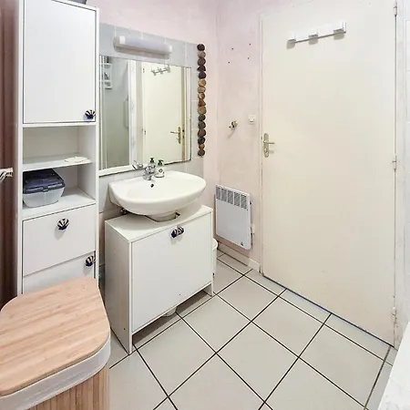 1 Bedroom Beautiful In * Le Verdon-sur-Mer